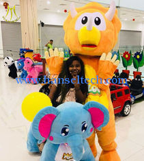 Chine Hansel  shopping center plush walking electric stuffed animals adults can ride fournisseur